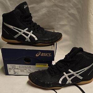 ASICS Kids Black Wrestling Shoes Size 3.5